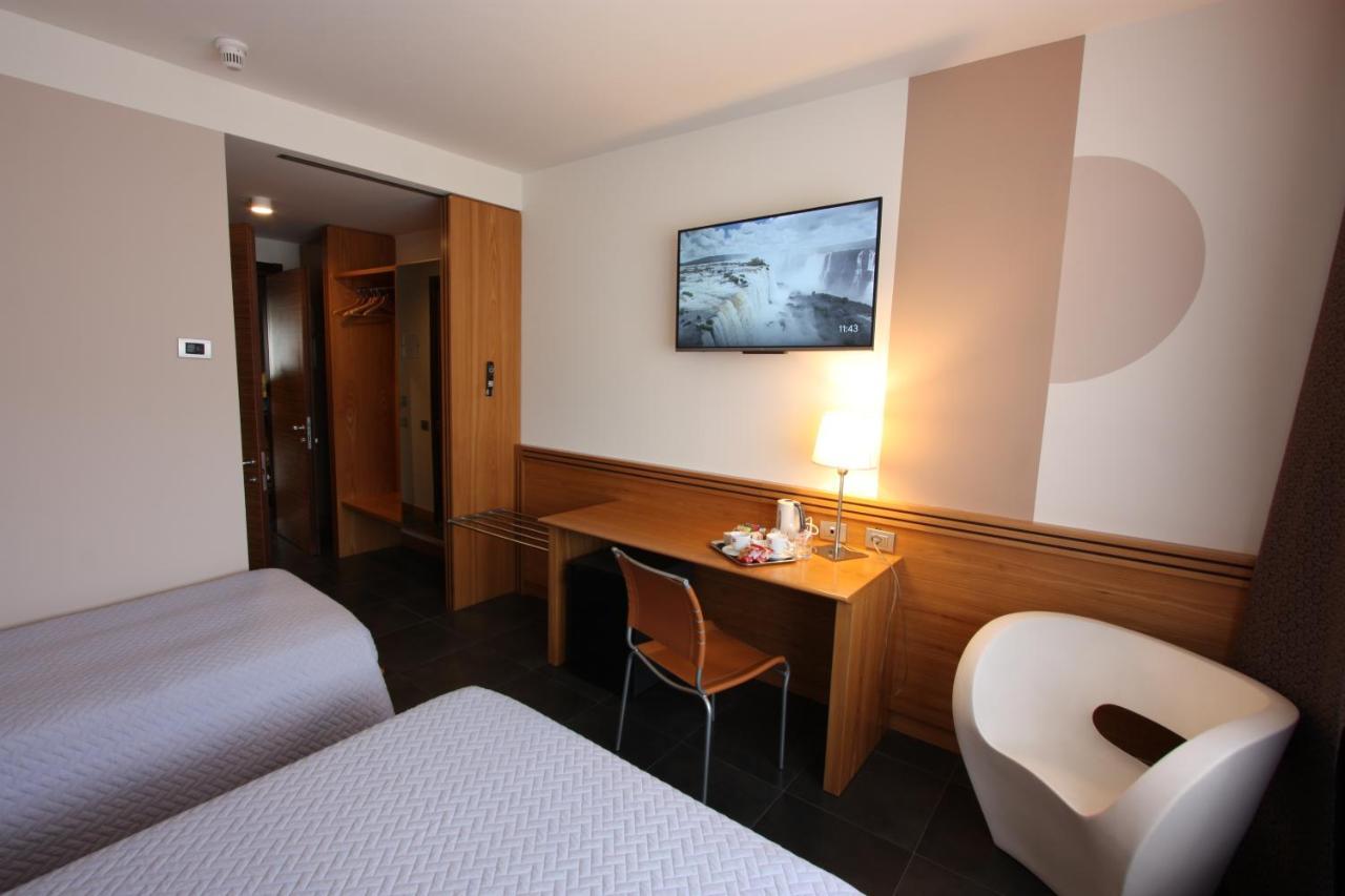 Hotel Europa ベッルーノ エクステリア 写真