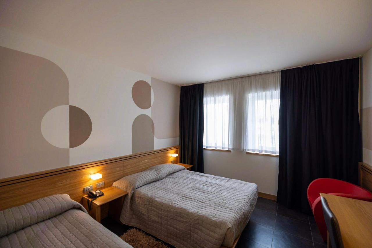 Hotel Europa ベッルーノ エクステリア 写真